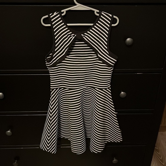 Adorable Girls Emily West Size 7 Dress - Picture 2 of 2